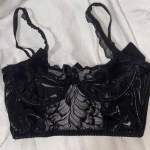 black cropped bustier top with lace